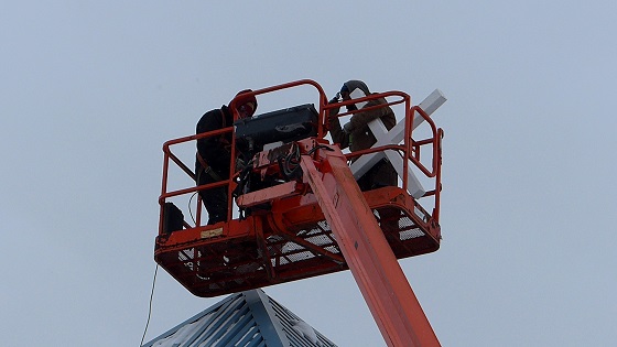 Installation of New Cross to Light Up Neighbourhood at Mount Olive Lutheran Church - Regina SK - Image 4